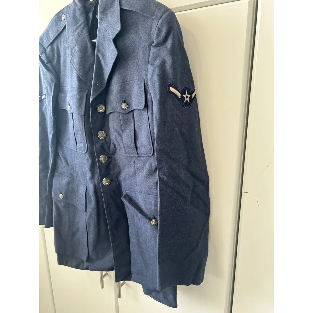Vintage US Air Force Blue Service Dress Uniform Jacket A1C Insignia 39R‎